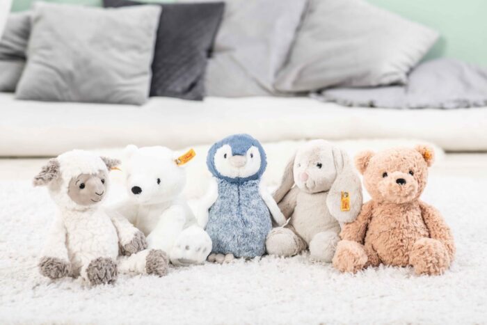 Steiff Hoppie Hase 18 cm hellgrau, Plüschtier Hase mit Schlappohren, Soft Cuddly Friends, flauschiges Stofftieuscheln – Bild 6